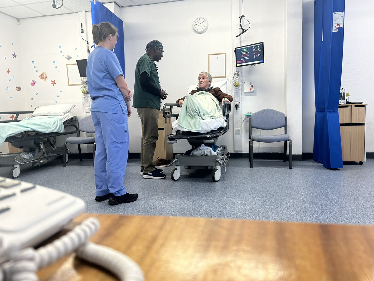 What a fabulous day with <a href="/Carol_Darlo/">Carol Darlington</a> for our ED drs and nurses. 6 immersive simulations OD, VF arrest, anaphylaxis and seizures- great lessons learnt and amazing support from our SP’s #simulatuion #patiehtsafety <a href="/NickyMadeley22/">Nicky</a>