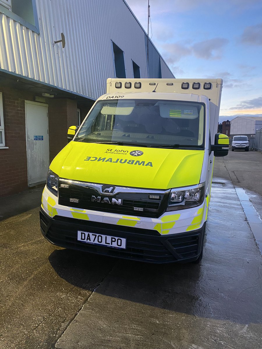 HarryCoutts4's tweet photo. As we’re about to enter a very busy event season over in sunny ‘ull’, I’ve had some of the best NHSE shifts supporting @YorksAmbulance on behalf of @stjohnambulance with some of the most amazing colleagues while responding to all categories of 999 calls. What a privilege it is! https://t.co/LKtwVGbPxO