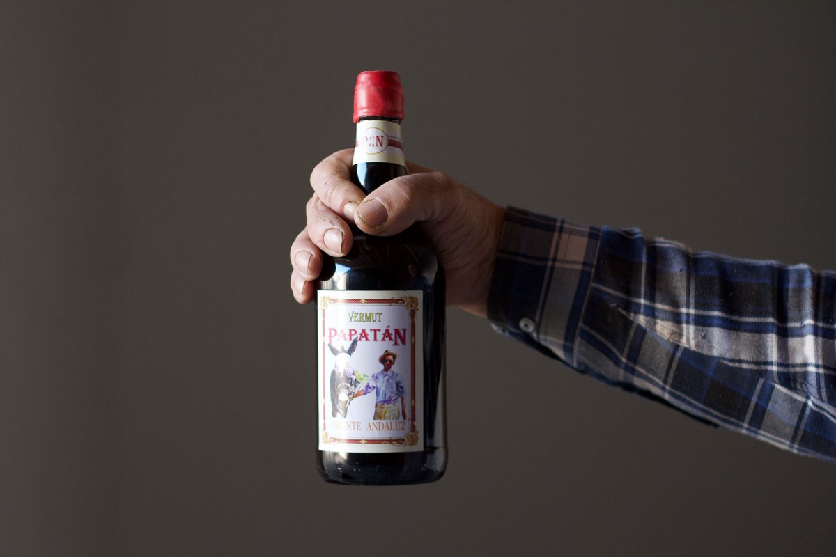 Llega con una medalla de oro colgada del cuello, conseguida en la competición más prestigiosa de 2024: Catavinum World Wine &amp; Spirits. Se llama #VermutPapatáan y materializa el aroma y el sabor de una Andalucía interior repleta de energía marbellaallstars.es/vermut-papatan…