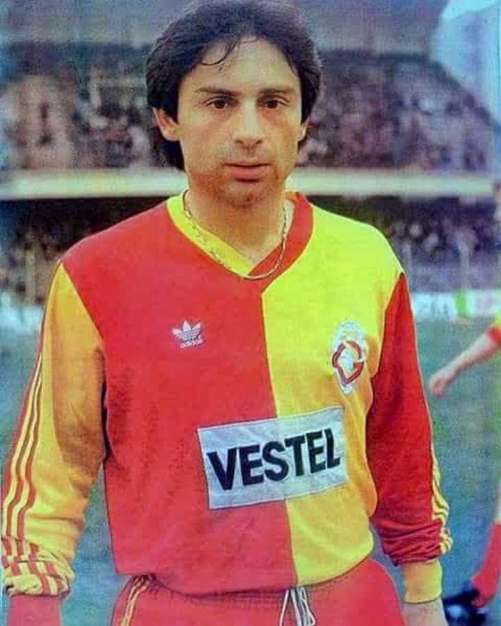 💥 Nostaljide Bugün 
Eski Oyuncumuzu Hatırlayan Seçkin Galatasaray'lılar Buradamı Acaba 🤔 

(Nostalji Paylaşımlara RT FAV ile Destek Olabilirsiniz)