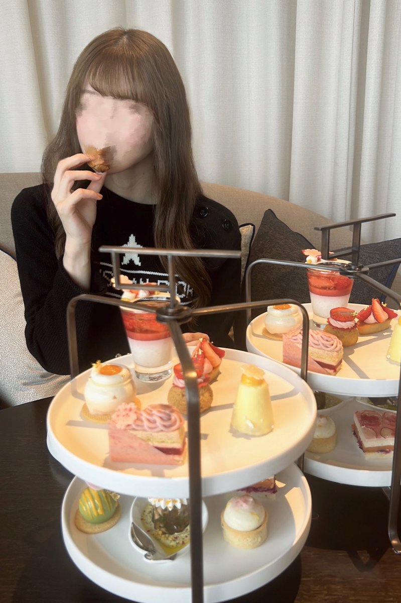 katahabachan123's tweet photo. ←156cm 50kg
                               156cm40kg→

10kg痩せるとゴツいことが悩みの
肩幅が広い骨ストでも華奢に見えるから
同じお店のアフヌンに行っても全然印象が変わる

本当にダイエット頑張ってよかった🥹 https://t.co/teX0nLHZMT