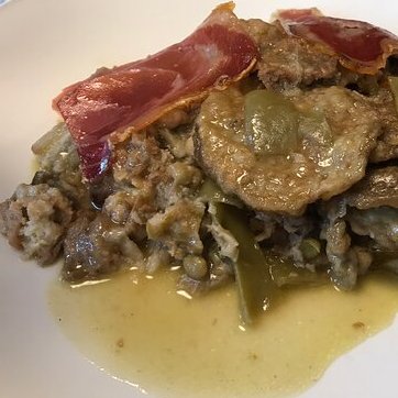 txamu's tweet image. La foto no hace justicia pero puedo afirmar y afirmo que ayer, en el Chomin de Briñas, me zampé una de las menestras de mi vida. #hedicho