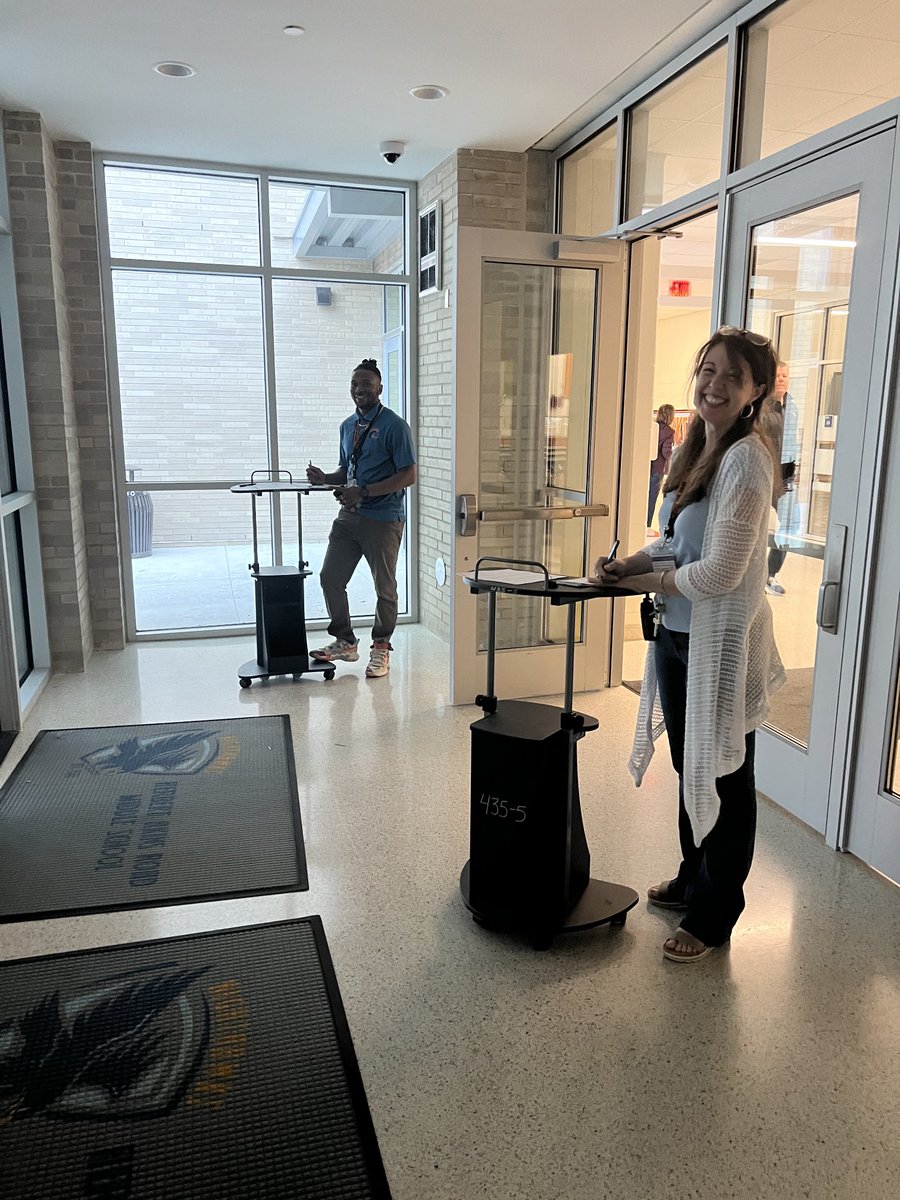 AMA_Nighthawks's tweet photo. Our @HerbertAkinsMS Team always #SticksTogether! Power is out this morning and they took the initiative to greet tardy students at the door 🩵💙🧡 https://t.co/rNbDNhfvat