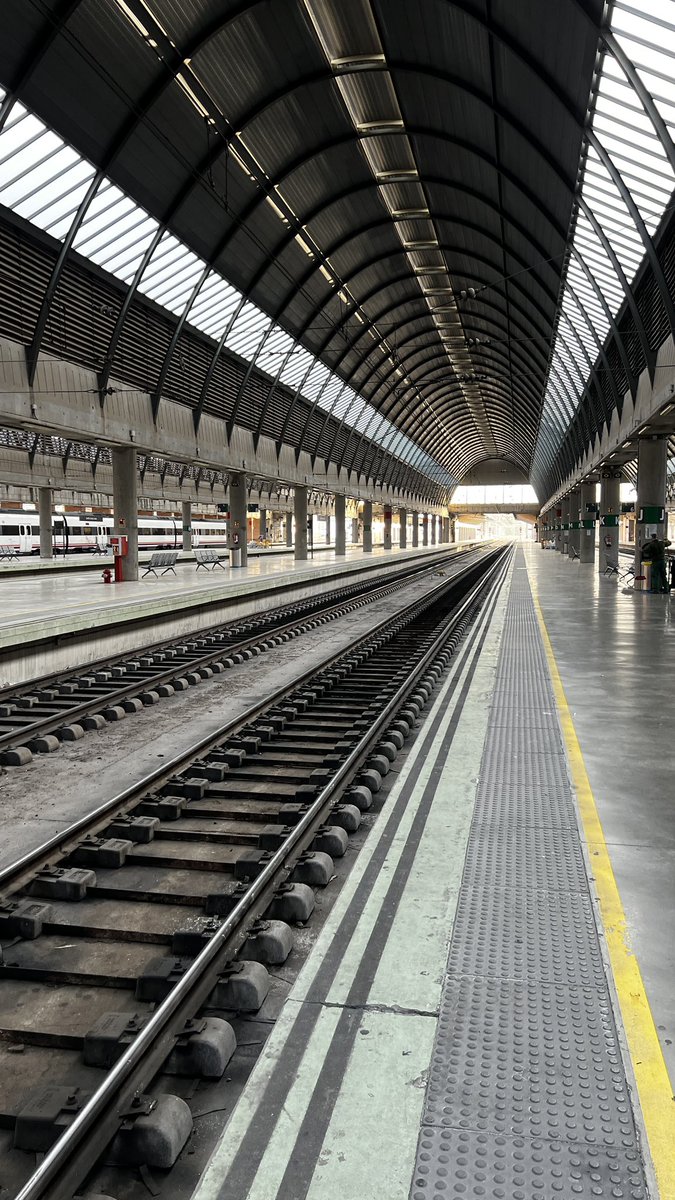 •• Sevilla - Castellón

#larutadante #theroutedante #sevilla #sevillasantajusta #travel #TravelTheWorld #adventuretime #adventure #train