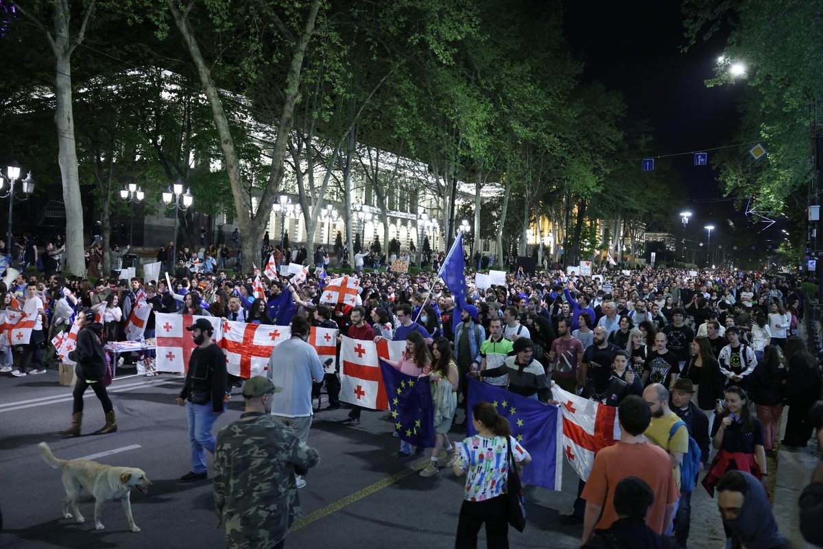 CivilGe's tweet photo. #Georgian youth block Rustaveli avenue in #Tbilis again rallying against the Foreign Agents bill. They are also blocking the right bank of the Mtkvari river marching and chanting Photos: Guram Muradov/Civil.ge https://t.co/PMI6W5WeDo