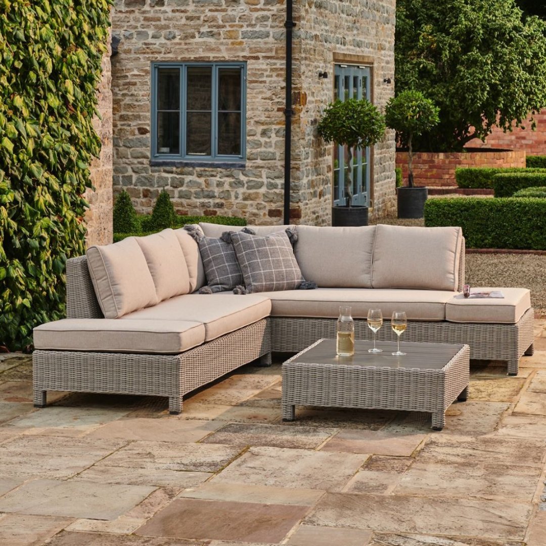 Kettler Palma Signature Low Lounge in Oyster – £ 1,439.00 🤩

We love the low lounge corner sofa set from Kettler’s classic Palma collection.

🛒gardenfurniture.co.uk/product/kettle…

#luxurygarden #garden #outdoorliving #gardenlover #outdoor #exteriordesign #gardenfurniture #outdoorfurniture