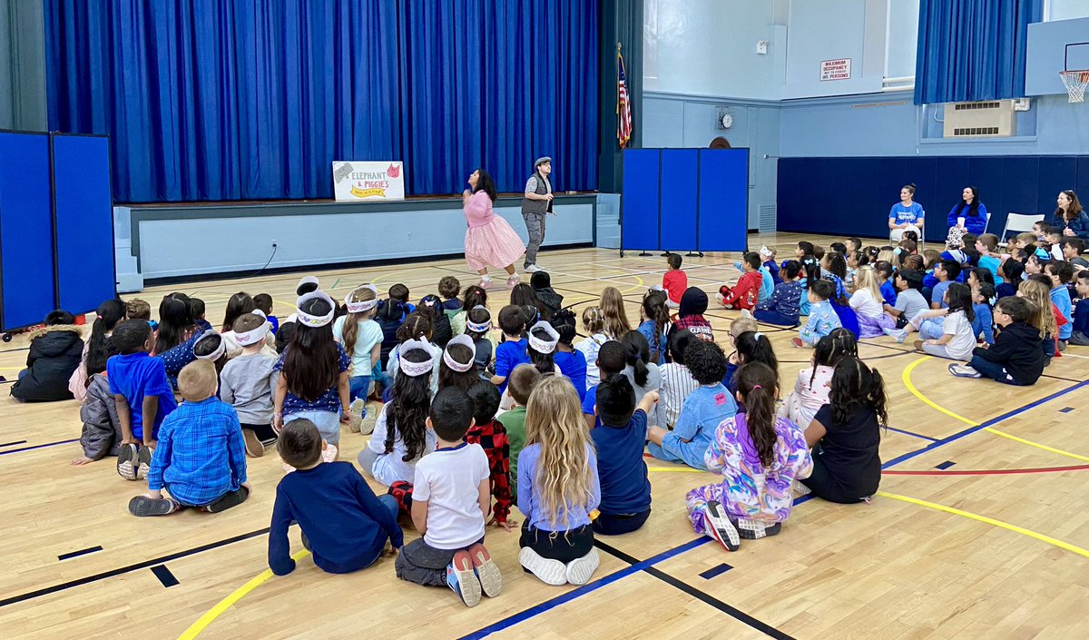 Thanks to @BayShoreSchools Arts In Education for bringing the performance “Elephant and Piggie” to @BrookAveSchool for our Kindergarten students.