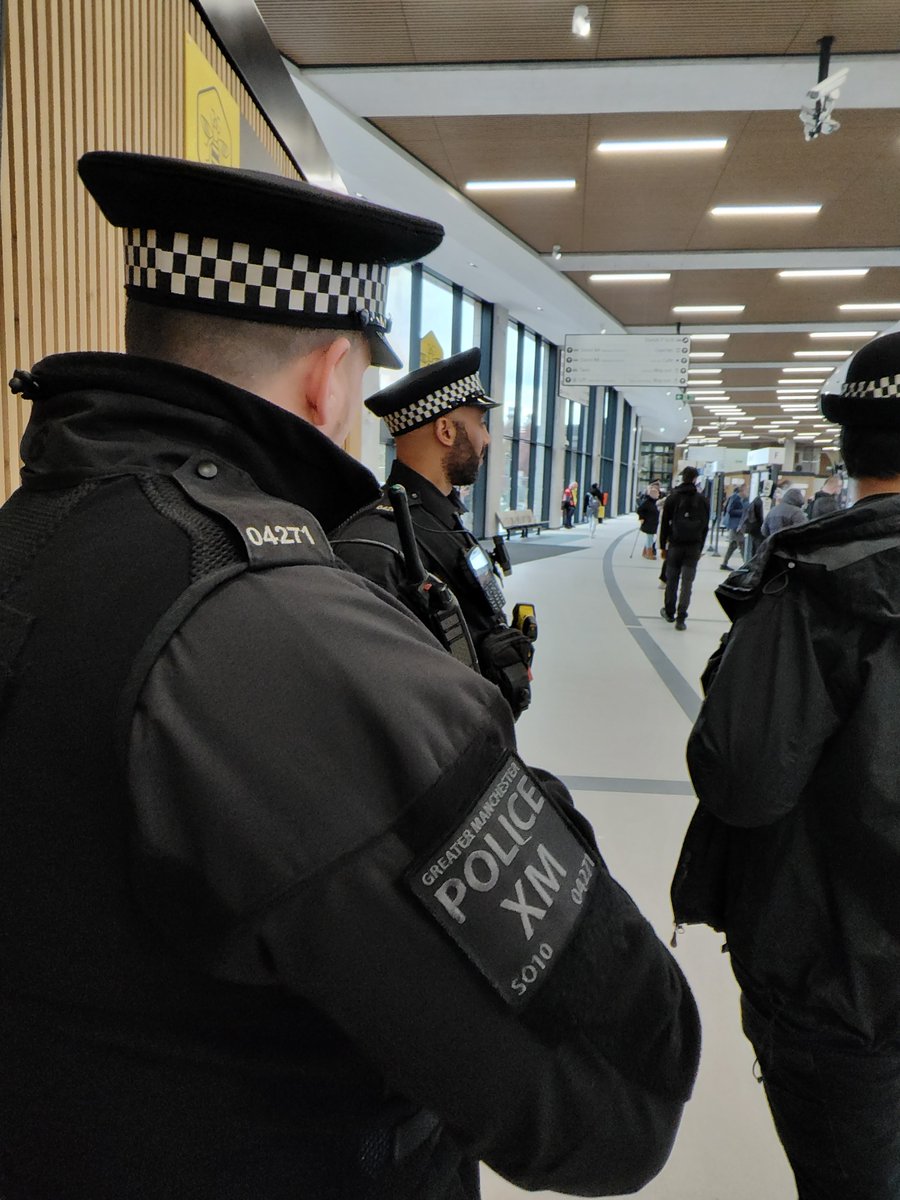 #GMPTransportUnit have been patrolling the new Stockport Interchange this evening, targeting anyone intent on committing crime or antisocial behaviour. We aim to keep you safe on your commute and travels this weekend and throughout the year #GMTravelSafe