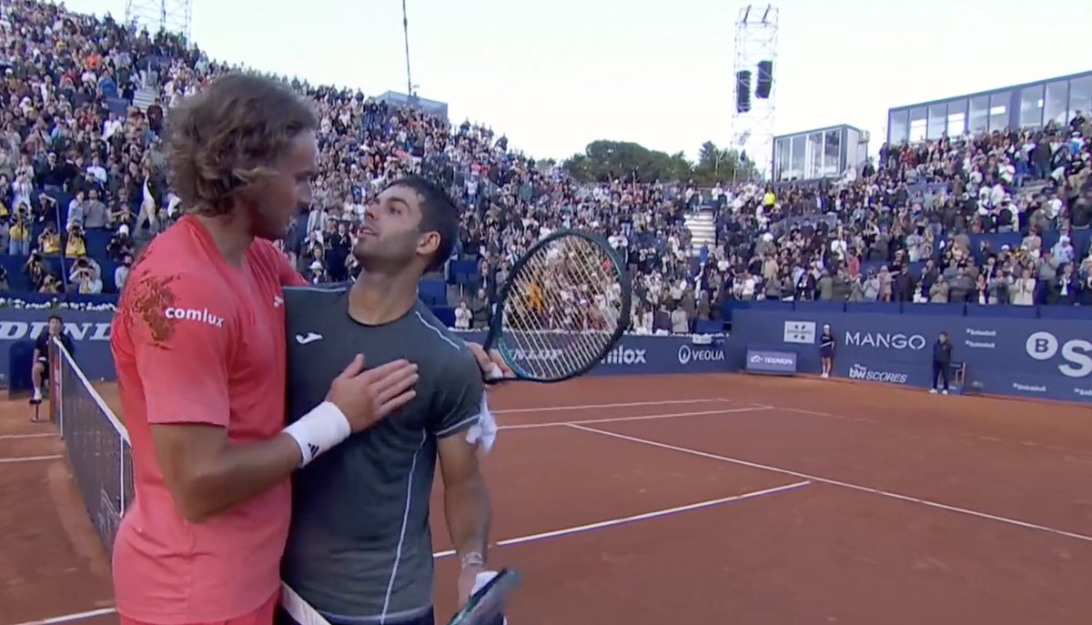 Stefanos Tsitsipas escapes in #Barcelona. Saves two match points in 3d set against a dangerous Diaz Acosta and rallies from 2-5 down in the 3d set breaker to win 4-6 6-3 7-6 (10-8) 9 wins in a row on clay & into the SF #getty