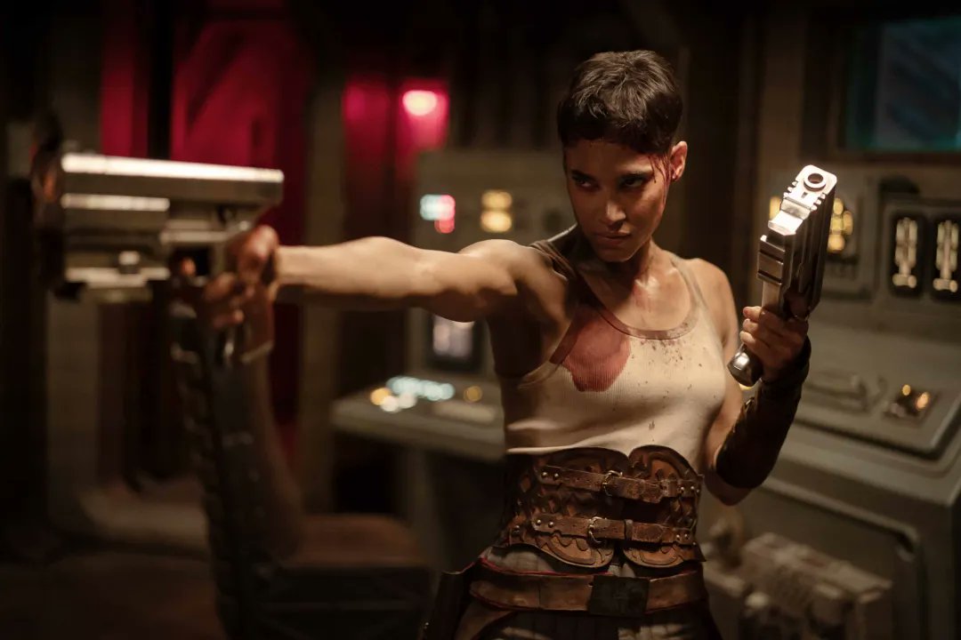 #RebelMoonPart2TheScargiver  Dir by #ZackSnyders 

🌙 / 🌕🌕🌕🌕🌕

A slow motion scene of someone filling their canister with water? i can die in peace now🤣 #AchievementUnlocked

#SofiaBoutella was kind of hot wearing a tank top, looking bloody, dirty & sweaty. 🤤