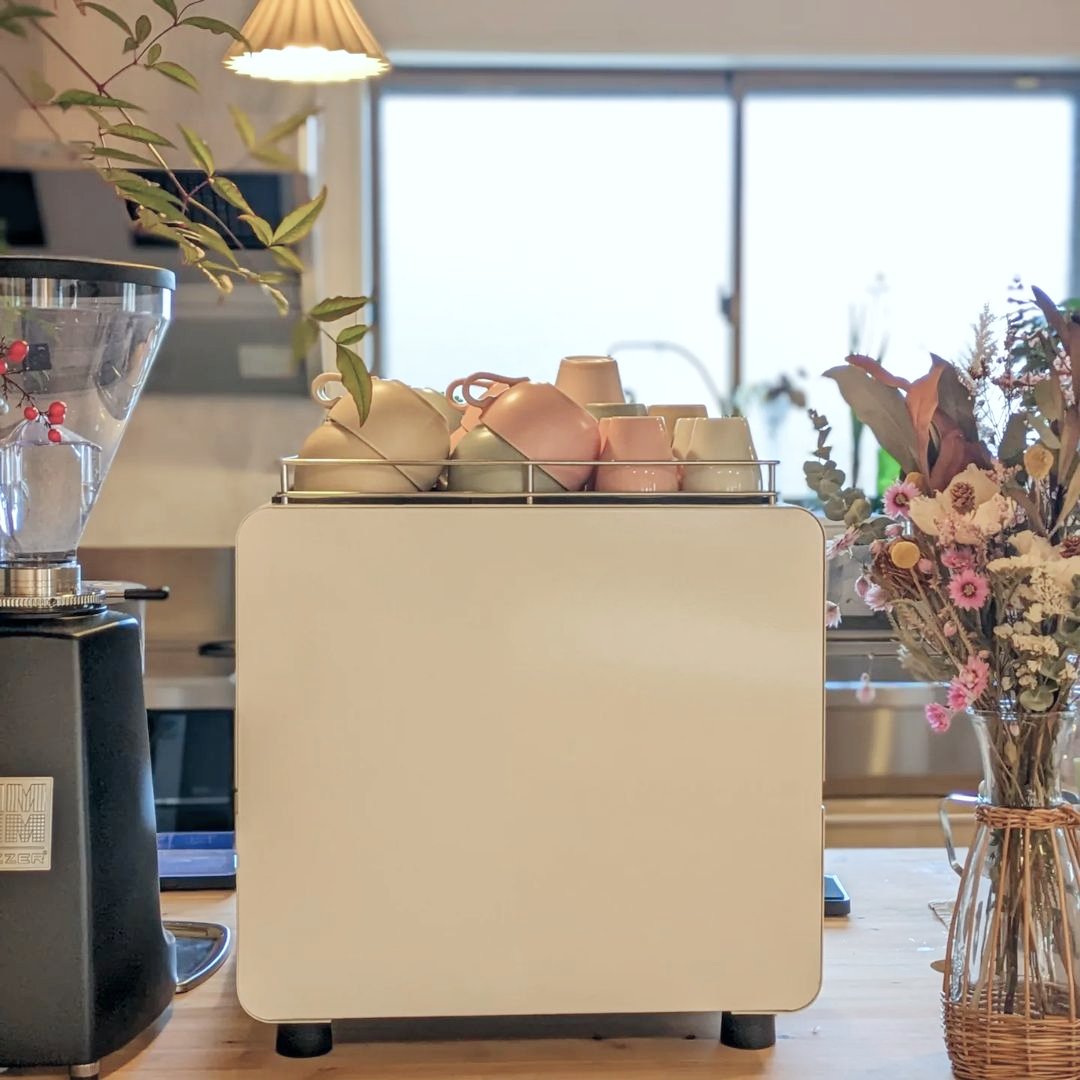 Tight space getting between you and your customers? Not anymore.

Meet the IB7. It fits in the smallest workspaces while getting you that major Iberital flavor.

Want yours?👉 Check out iberital.com/en/coffee-mach… to find which size and color is right for you