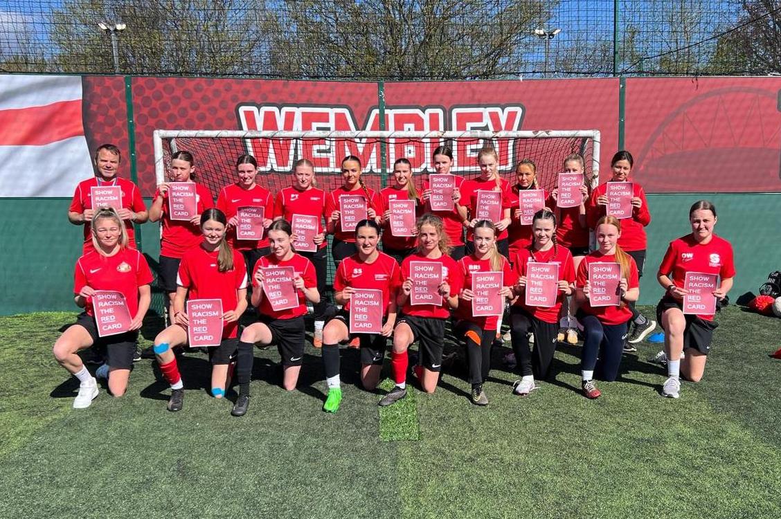 𝙎𝙝𝙤𝙬𝙞𝙣𝙜 𝙍𝙖𝙘𝙞𝙨𝙢 𝙩𝙝𝙚 𝙍𝙚𝙙 𝘾𝙖𝙧𝙙 🟥⚽ Earlier today our @FoLWomens showed their support for tomorrow's dedicated Show Racism the Red Card Match Day vs Millwall. Head to tomorrow's fanzone at the @Beaconoflight to take part in our @SRTRC_England activities 🏟️