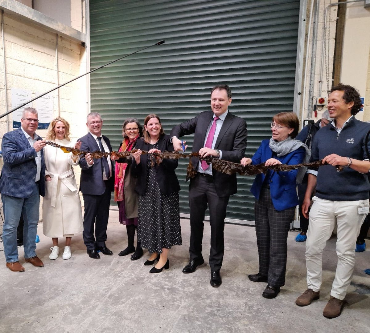 Great to be at @TheSeaweedCo today to mark the opening of its new organic seaweed processing facilities by Minister @McConalogue . Congratulations to Joost, Stefan, Lorraine and the team 👏👏👏 @GillianIOFGA