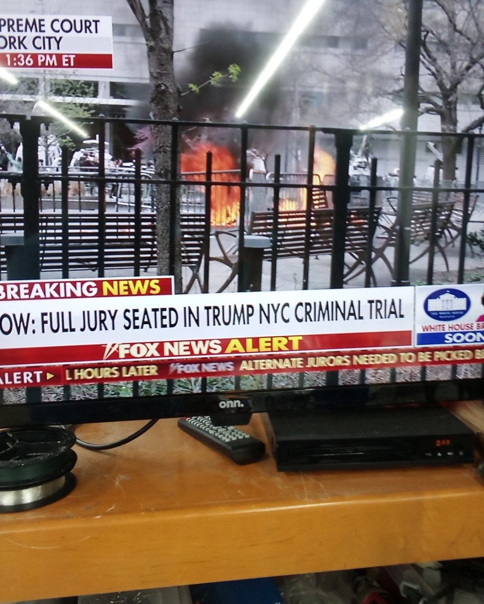 @EndWokeness OMG. Man sets himself on fire in front of Trump Trial.