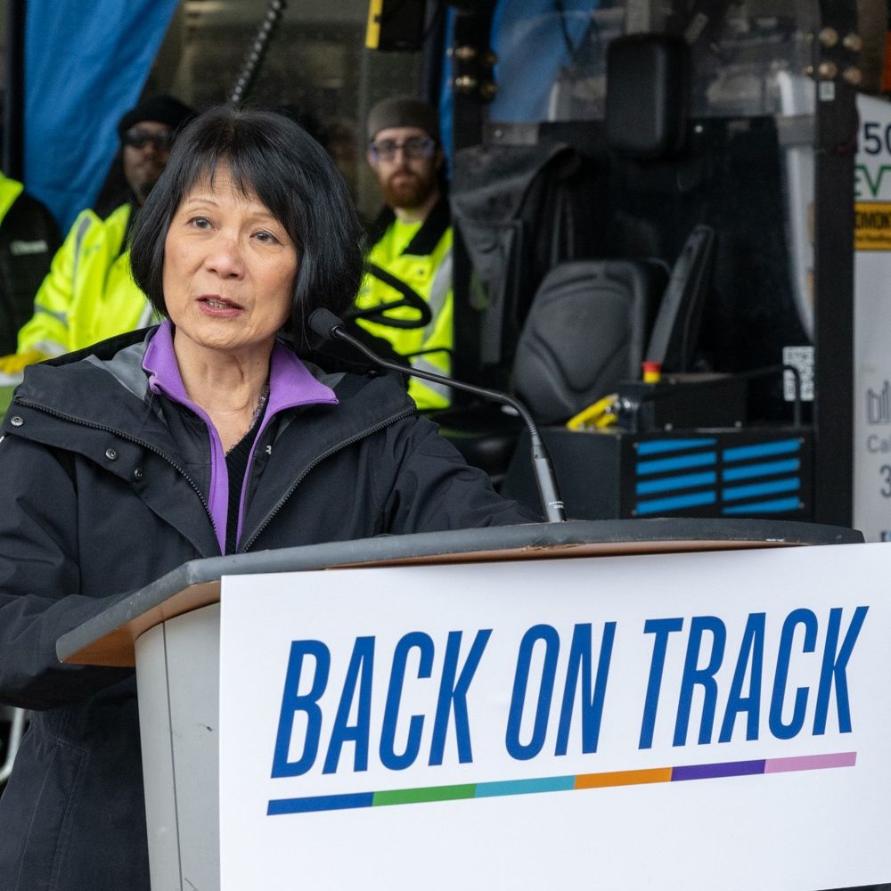MayorOliviaChow's tweet photo. This weekend, volunteers are pitching in to help with some spring cleaning across our city as part of the annual Clean Toronto Together campaign. 

During last year’s clean up, we removed 977 metric tonnes of litter! 

Find out where to join in: https://t.co/5bGa4bIfdT https://t.co/wqcNYPdgIk