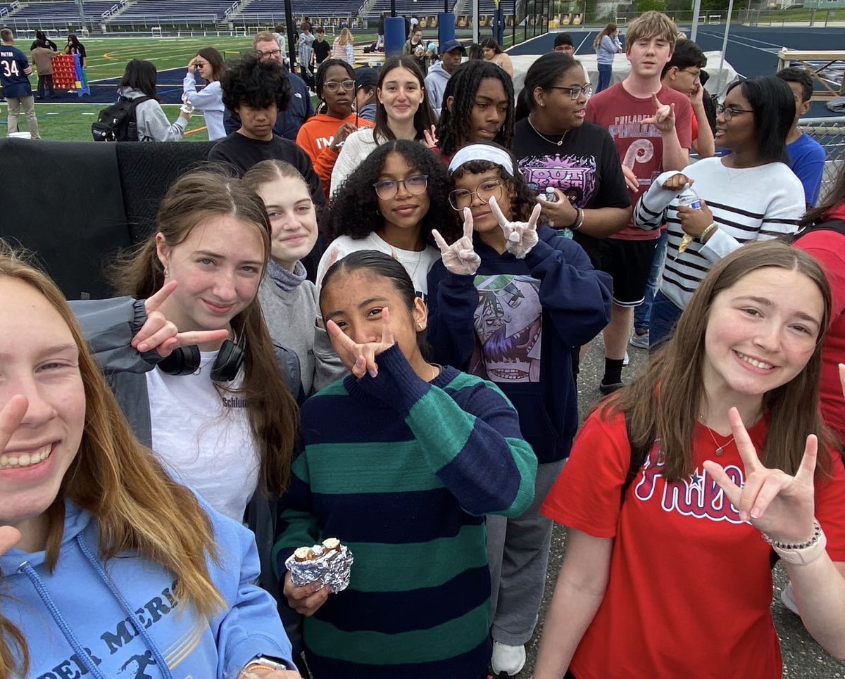 HORNS UP tweet media