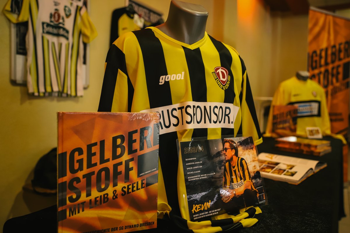DynamoDresden's tweet photo. Es ist alles angerichtet, um einen Abend in Erinnerungen zu schwelgen. ✅ Die Reise mit Florian #Schnier, Volker #Oppitz, Thomas #Neubert, Volkmar #Köster und Jens #Umbreit beginnt 19.53 Uhr. #sgd1953 https://t.co/eRCretgrhI