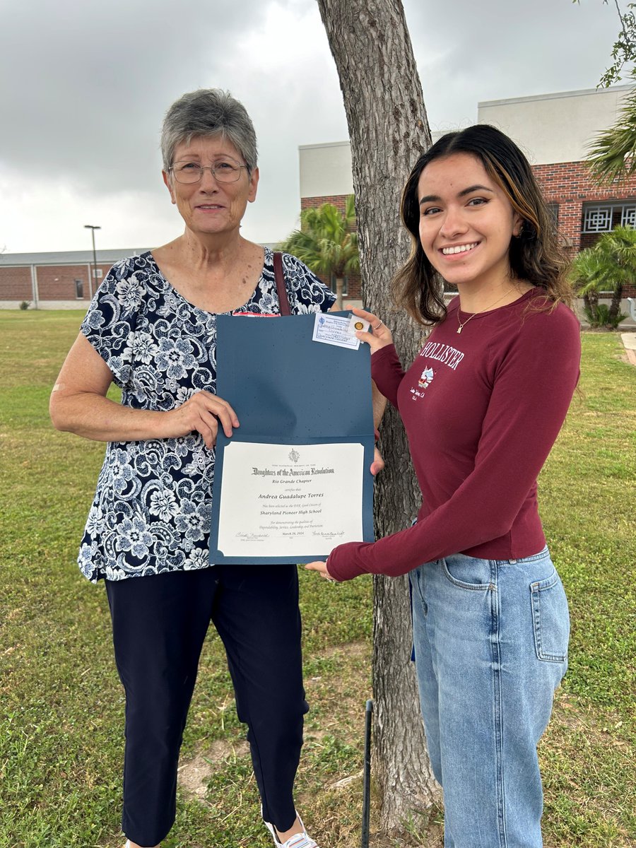 DB_GoCenter's tweet photo. The Daughters of the American Revolution RGV Chapter recognize senior, Andrea G. Torres as a participant in the Good Citizen Program for 2024. The program honors an outstanding young person who demonstrations qualities of a good citizen.  Andrea, you make us Diamondback Proud! https://t.co/5pnO7zKqcY
