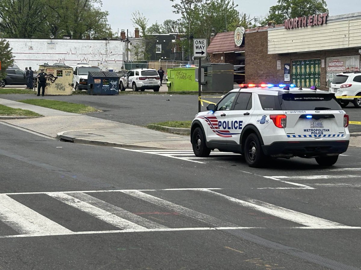 #BREAKING: Three men shot near Circle 7 market in the 1200 blk of Mount Olive Rd. NE, close to Gallaudet Univ. 16 rounds detected by Shotspotter tech. All victims conscious on transport. MPD looking for 4door Nissan Altima w/ driver's window smashed. @JohnDoranTV on scene.