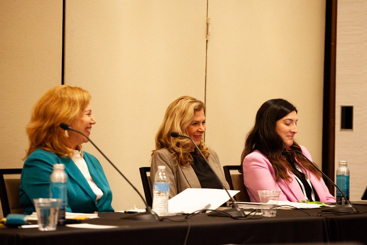 Rebecca M Thompson tweet media