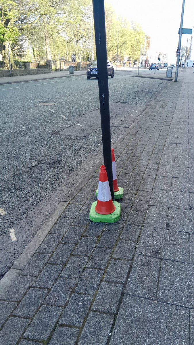 Today the BID Team noticed a broken parking post on High Street outside @sbmutc Couple of hours later after a call to @sandwellcouncil it made was safe