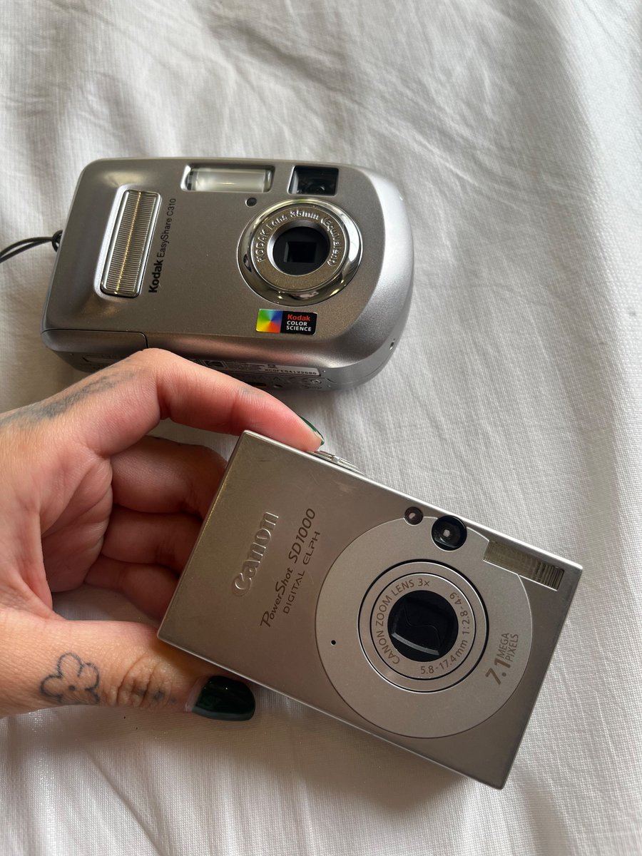 Lenaparadox's tweet photo. Starting a digi cam collection https://t.co/kGcgWqycmH
