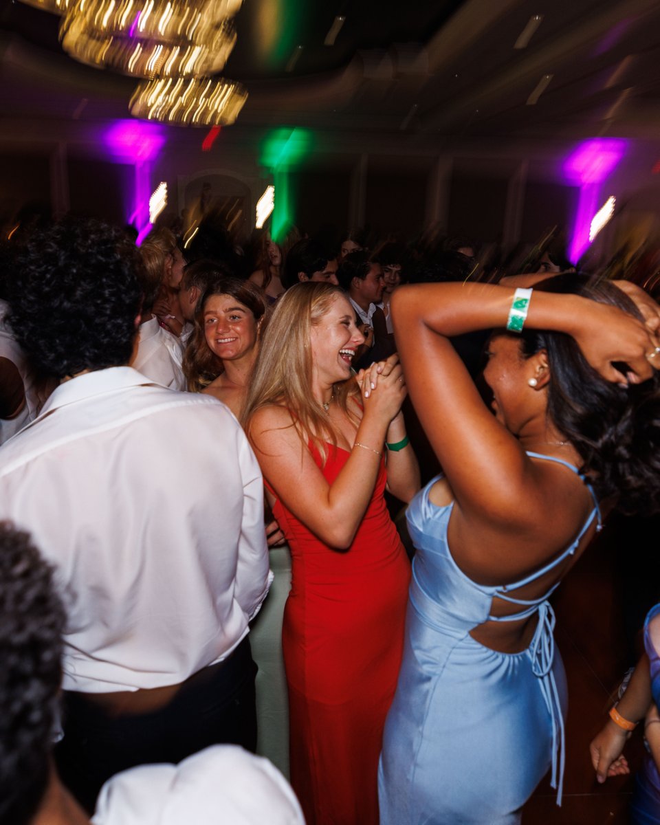 It's a night of glitz and glamour as our student-athletes take center stage at Prom! 💃🕺