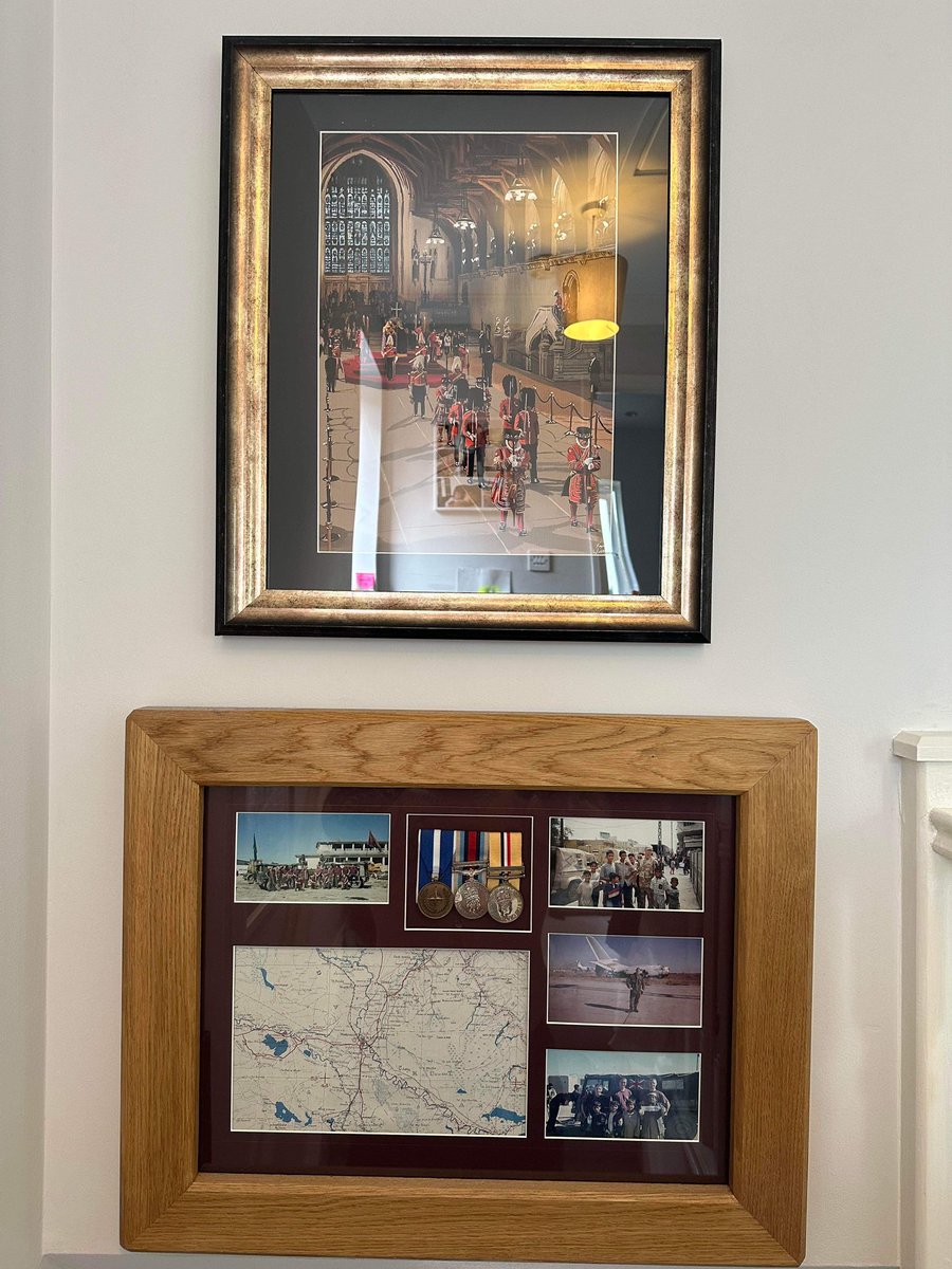 kev9348's tweet image. A ‘lying in state’ print with gold/black frame hanging proudly
#QueenElizabethII #StateFuneral #ChangingOfTheGuard #LyingInState