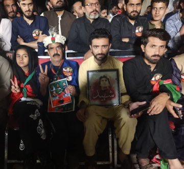 نو مئی کو ریاستی بندوق سے مرنے والوں کے لواحقین تحریک انصاف کے جلسے میں موجود ہیں