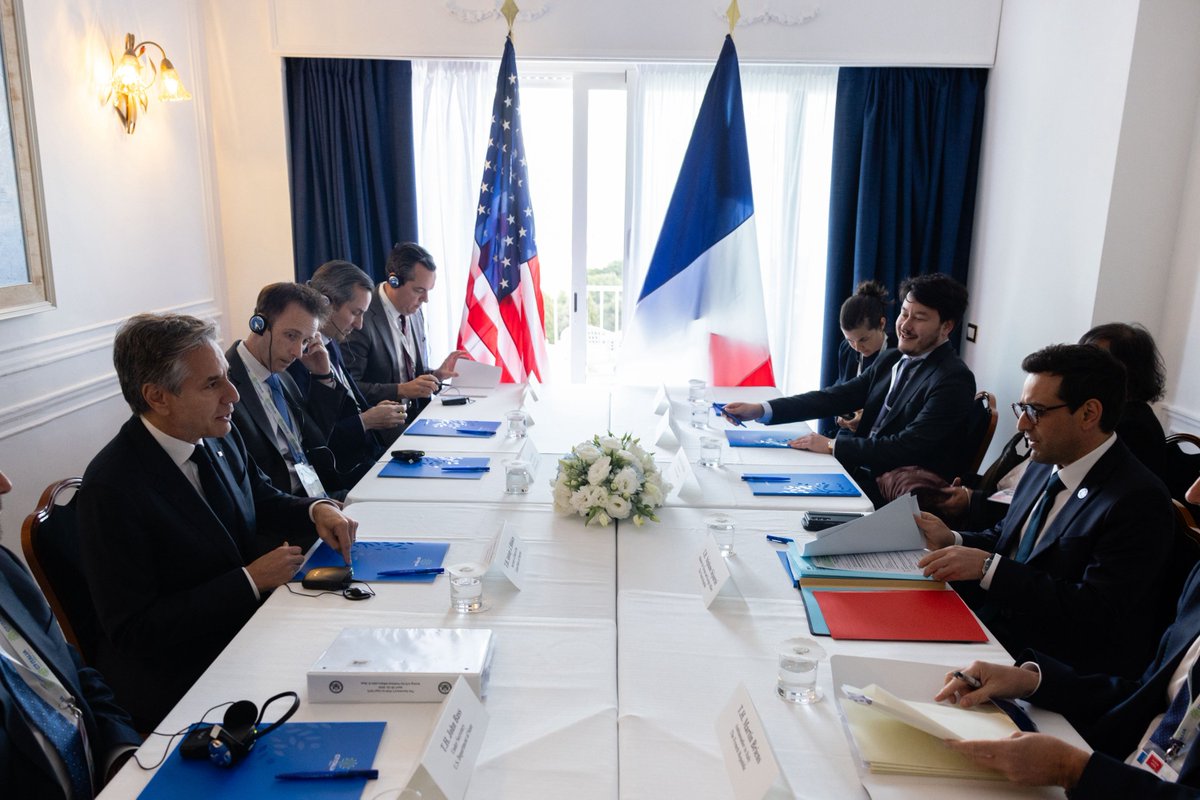 During our G7 foreign ministers meeting, I had the chance to connect with a few of my counterparts @melaniejoly @steph_sejourne @Kamikawa_Yoko @abaerbock. At this pivotal moment for the world, we are working hand-in-hand with our partners to address the most pressing challenges.