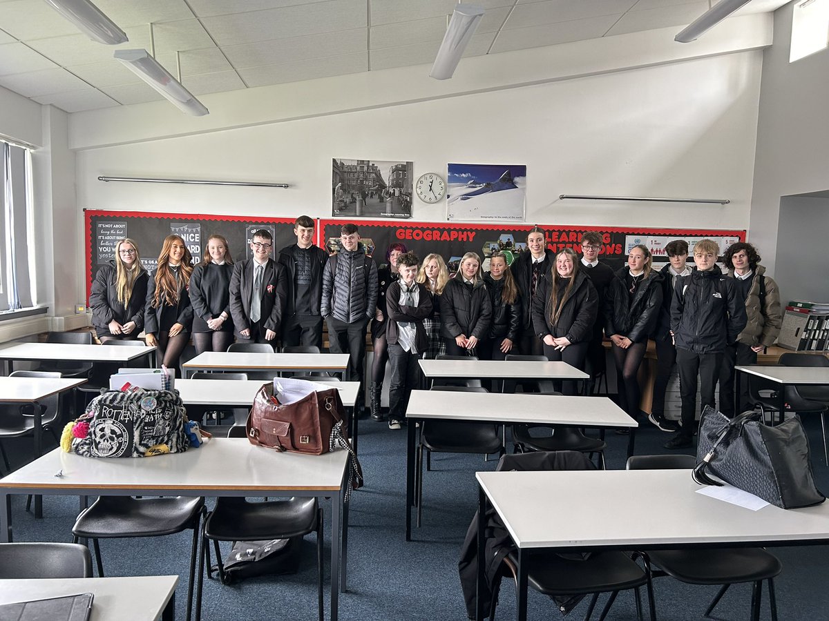 Braesmodstuds's tweet photo. S6 leavers day - what a great bunch! Wishing you all the best for the future. It’s been a pleasure teaching Higher 5F this year 🌟 https://t.co/5o8dUeguk3
