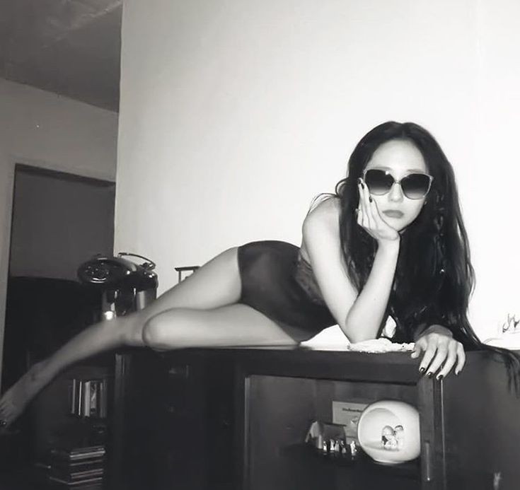 krysoloist's tweet photo. something about krystal on tables. literally SERVING. https://t.co/H24aqpF0tU
