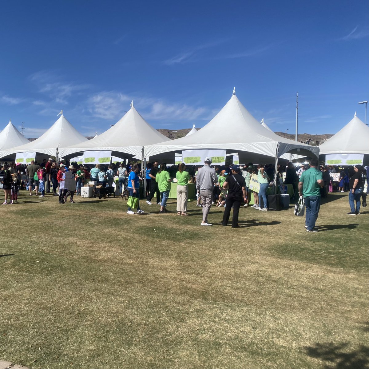 HowardWattsNV's tweet photo. Enjoyed my first visit to the @GreenOurPlanet2 student farmers market! Got some tasty Thai basil from Paradise in AD 15 along with a watercolor from Sunrise Acres (in AD 15 pre-redistricting 😭)

They were so excited to share their goods with us 🥬🎨🥹 https://t.co/M1CuUC5dmm