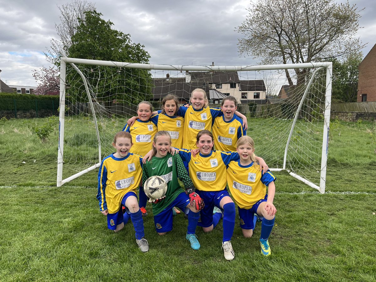 Our Ossett Town U10 girls were brilliant tonight in their 2-1 victory. A big well done to both teams.