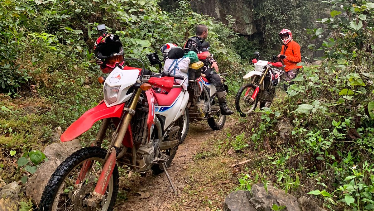 Narrow roads can be thrilling and challenging for adventure motorbike riders. Lovin' it!💗

💯 hiddenvietnam.com

#vietnam #xuhuong2024 #trending2024 #motorbike #motorcycle #tour #rental #honda #XR150L #CRF250L #CRF300L #dualenduro #motocross #offroadvietnam #vietnamoffroad