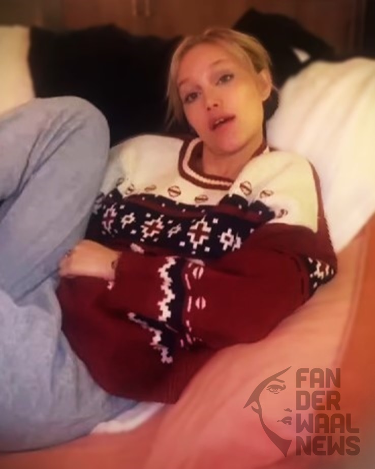 FANderWaalNews's tweet photo. .@GraceVanderWaal • #ScreenshotOfTheDay December TikTok #MegaVideo on our YouTube 
👉https://t.co/64kComfEaK 

2024.01.01 / 1367 Views 
#SupportGraceVanderWaal #MegalopolisFilm #ChooseKindness 
(Reposted due to technical difficulties) https://t.co/VwlRUaqSR6