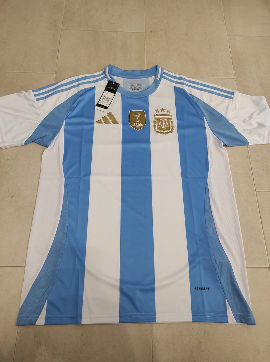 TSBalompie's tweet photo. 💙🤍 Boooooooom 💣💣💣⚽️⚽️⚽️ Amigos, esta preciosidad de camiseta está al alcance vuestra con tan solo un MD 📩 Una calidad inmejorable. Hazte con la tuya💪 https://t.co/EDQWUmB8FL