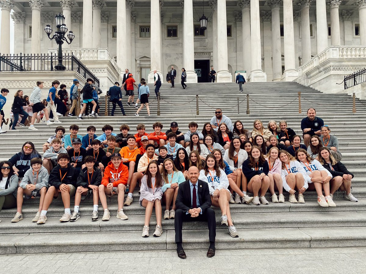 Great to see @HughesAcademySC 8th graders this morning at the Capitol! If you are planning a trip to Washington, please reach out to our office. We are happy to assist with tours and tickets!