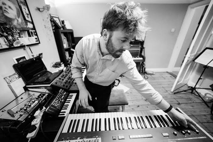 SUNDAY: We are thrilled to have @GarethQR as support for @sophhutchings this weekend. Through the use of traditional instruments and synthesizers, he offers a fusion of traditional and ambient music that captivates the listener Sun 21 Apr | Book now: tinyurl.com/44zanvbm