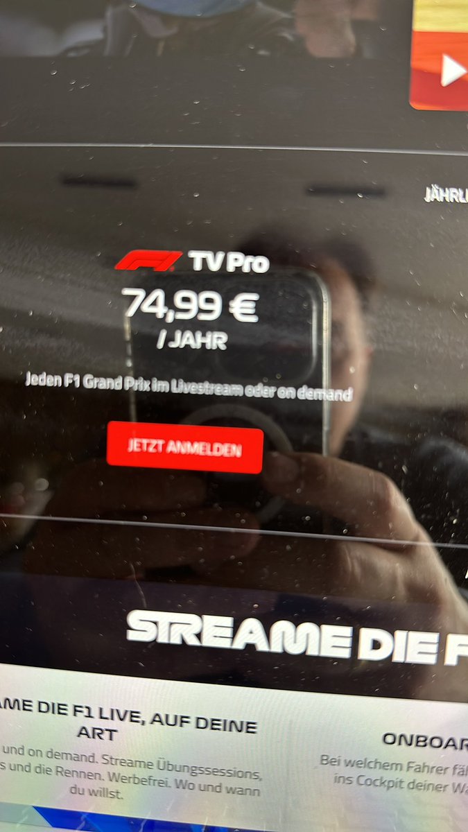 WaltervdA's tweet photo. @GPFansNL #viaplay naait de Nederlandse fans. 1 jaar geleden f1tvpro voor ca. 65-70€. Vanaf dit jaar €95,- en nu de deal rond is €12 per maand. Dat is 2x zoveel als ik begin 2023 betaalde. Iedereen moet en zal naar Viaplay kijken, ook als je dit niet wilt. 
Een vpn met DE geeft €75/jr https://t.co/ObufGKkzFn