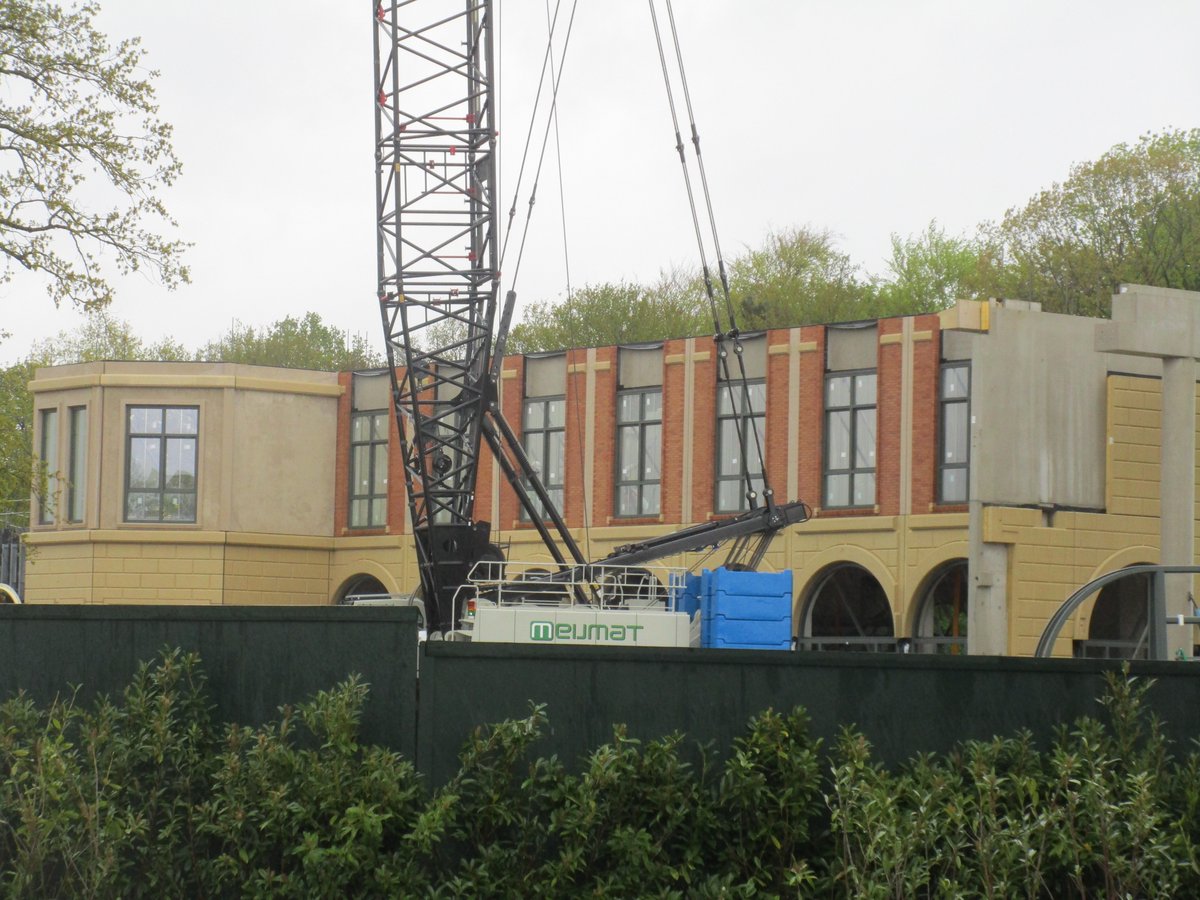 Coshira_'s tweet photo. Verder met de volgende verdieping en nieuwe ramen bij Efteling Grand Hotel 1/3
#Efteling #Hotel https://t.co/GFLEHveVbQ