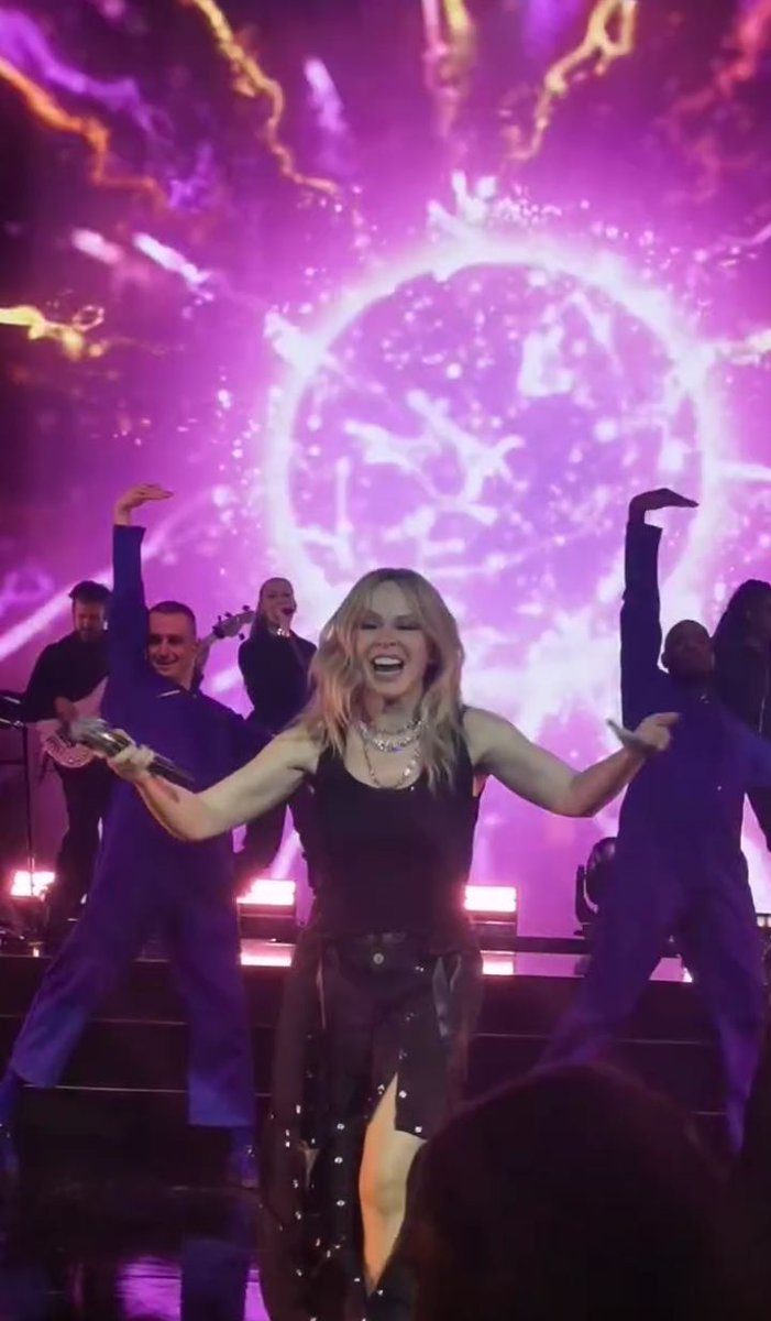 SwannKelvin's tweet photo. ARE YOU SEEING KYLIE LIVE SOON?
✨✨✨✨✨✨✨✨✨✨✨✨✨✨
#Kylielove💎 #KMLIVE🎤🎶🎼 https://t.co/O2zYTBrHkV