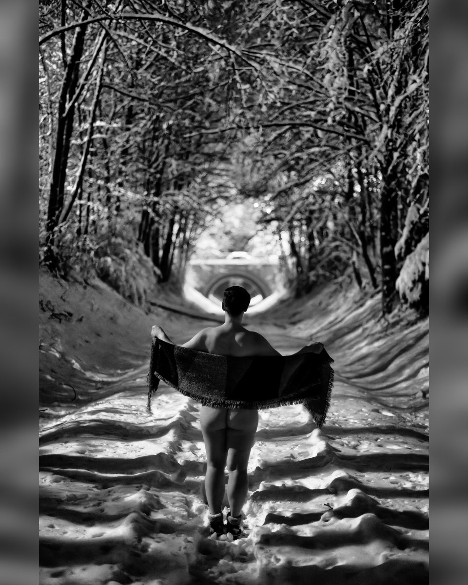 OfFiddler's tweet photo. Beflügelt
Winter in Augsburg. Und Lisa.
#bnwart #blackandwhiteart #dubistkunst #youareart #paintedwithlight #mitlichtgemalt #schneeshooting #wintershooting #winterwonderland #snow #snowphotoshoot #snowbeauty https://t.co/SZ8ZLhLay1