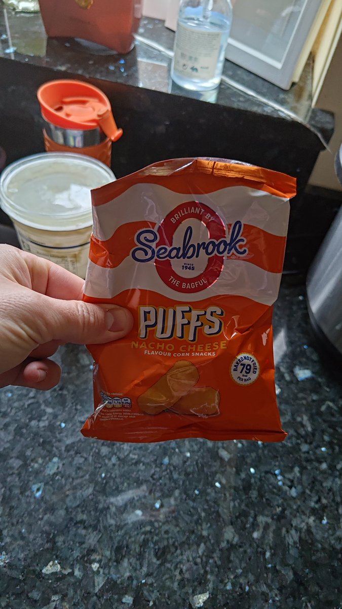 JT_Stryker's tweet photo. @SeabrookCrisps Ridiculous. The stingy amount of crisps you put in your multi packs is daylight robbery. My thumb represents the level. Never again 👍 https://t.co/qcAoHaMiwx
