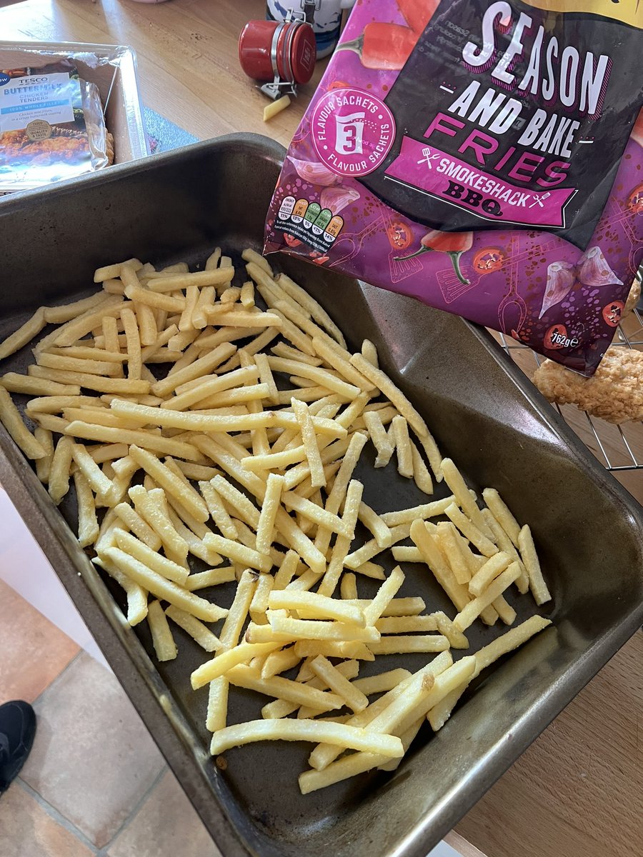 Emma Tayler tweet media