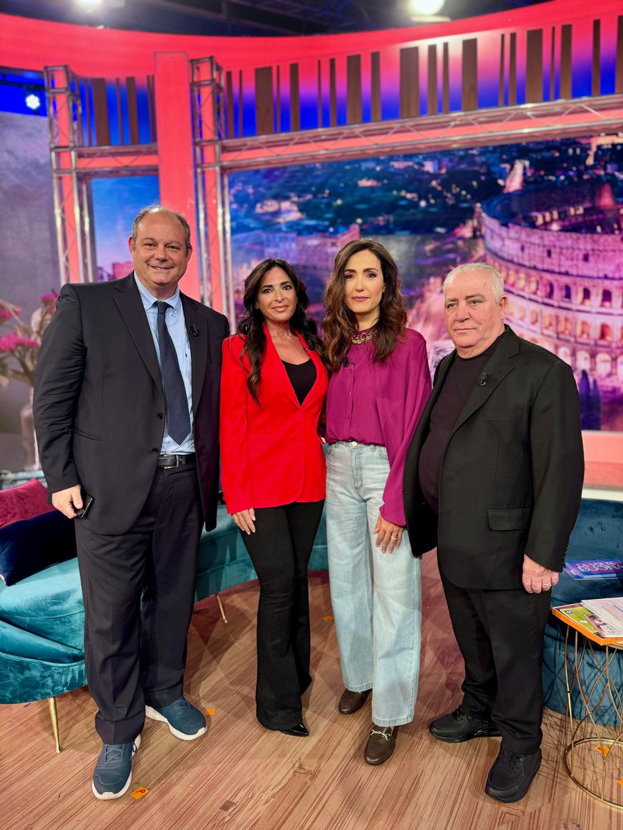 MatildeAndolfo's tweet photo. Emozioni a mille ricordando Annalisa Durante uccisa dai camorristi a 14 anni il 27 marzo 2004. Grazie a papà Gianni e a Pino Perna e grazie a Caterina Balivo che ho scoperto una persona sensibile e dotata di straordinaria umanità 🩷❤️ #lavoltabuona Rai1 https://t.co/rfzkNZVsc0