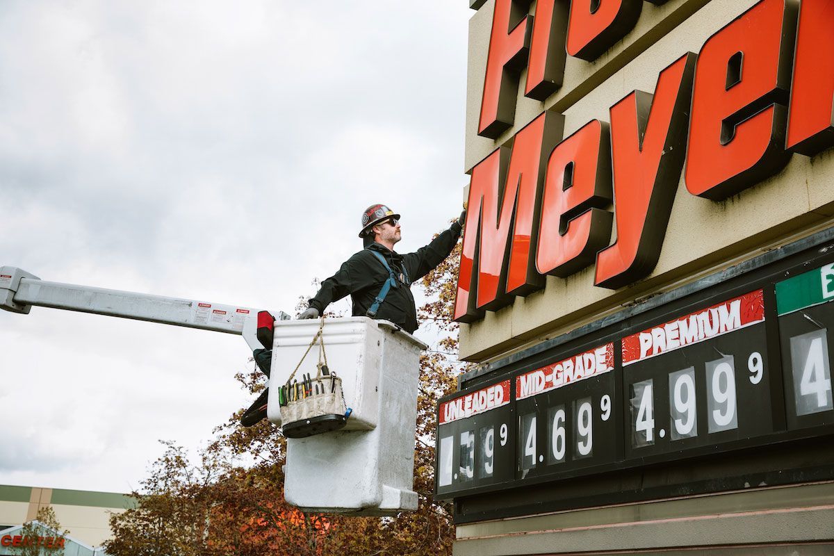 On a mission to organize every shop: One diehard union supporter has played a part in all three sign shops that unionized in the last several years. | NW Labor Press @necaibew48 buff.ly/3VXWudc