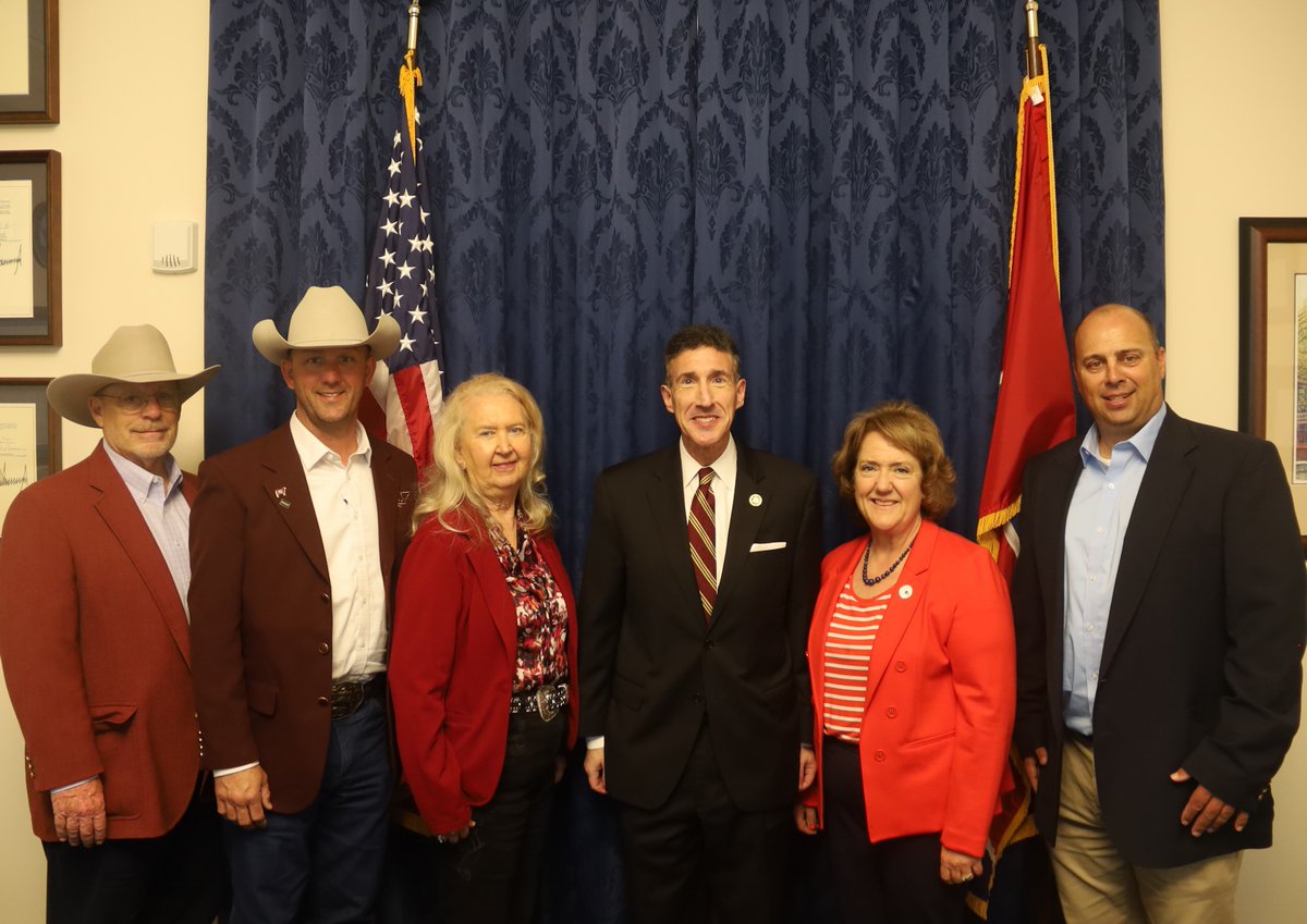 Yesterday, I met with members of @TennesseeCattle including current President Dustin Pearson, President-elect Gary Dering from Fayette County, and @BeefUSA Representative Linda Barnes from McNairy County. I appreciate the work you do for West Tennessee livestock and agriculture.