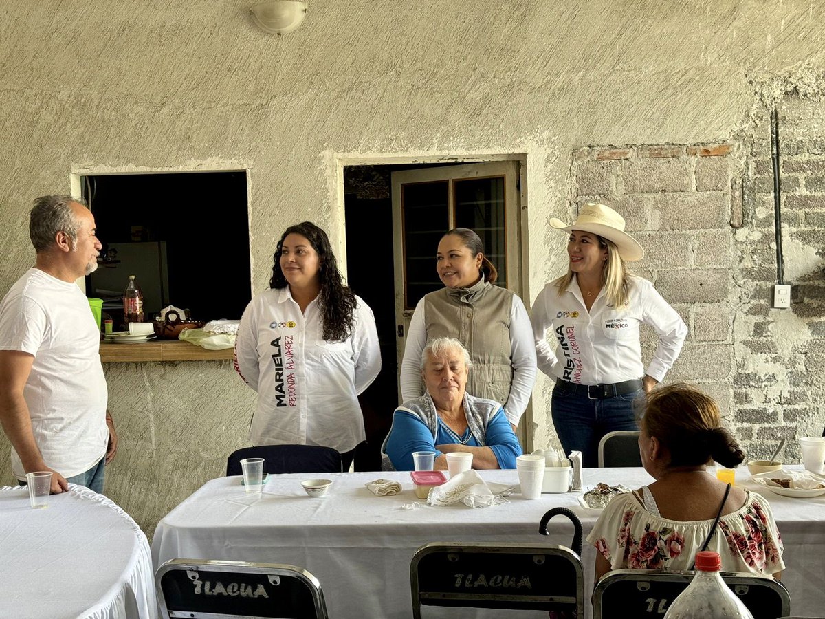 CristinaSanCol1's tweet photo. Cada conversación, cada sonrisa, cada apretón de manos, fortalece nuestro vínculo y nuestra visión compartida de un futuro mejor para el #DistritoFederal14.

Desde #Xometla, comienzo el día 50 de campaña en casa de la #Familia “Galicia Sánchez”. https://t.co/8h9CL4fj72