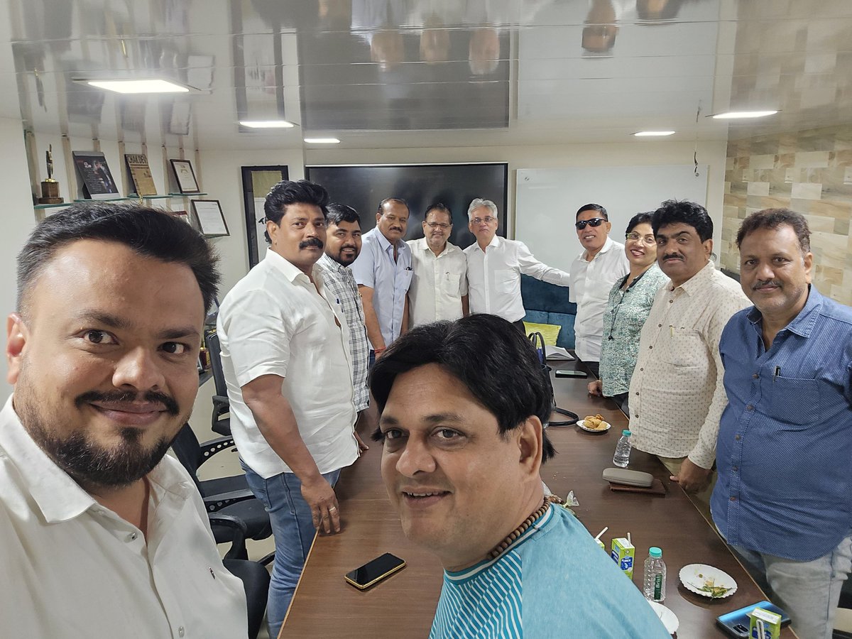 Greetings to all,

We are pleased to present the newly formed Active Core Committee of the Navi Mumbai Vyapari Mahasangh.

1. President - Shri Pramod Joshi
2. Secretary - Shri Dev Sharma
3. Treasurer -  Smt. Sonali Deb